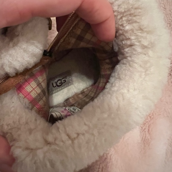 Ugg boots toddler size 6.5 - Picture 5 of 9